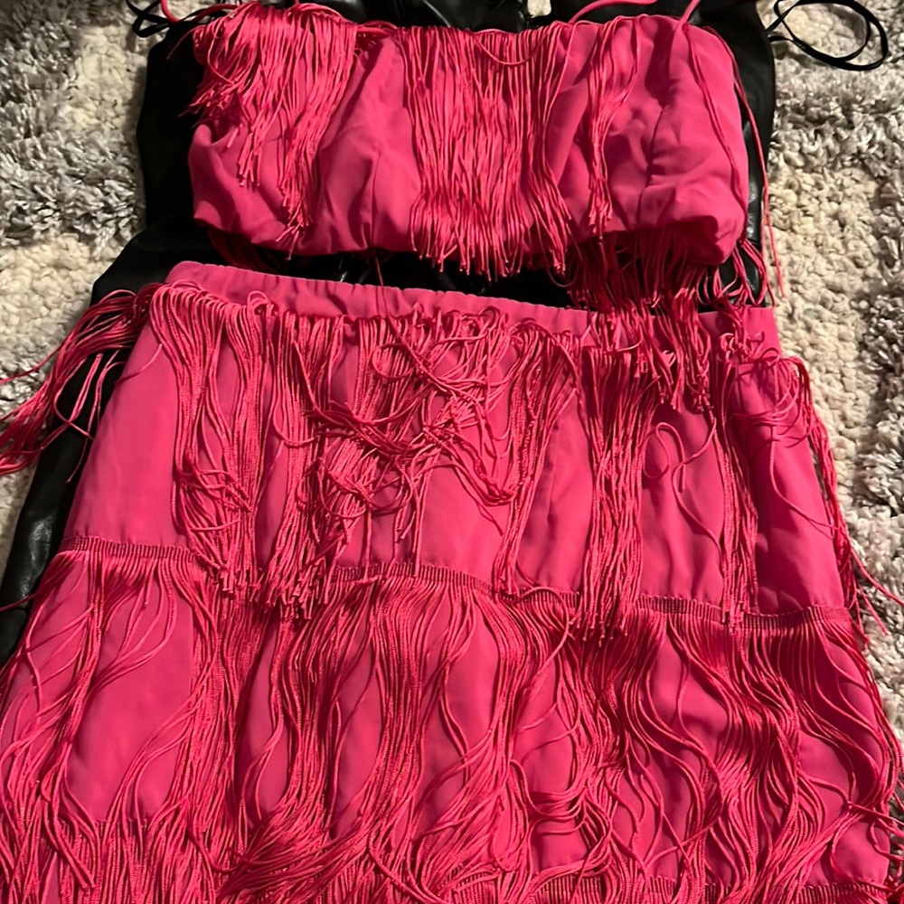 Hot pink fringe set.
